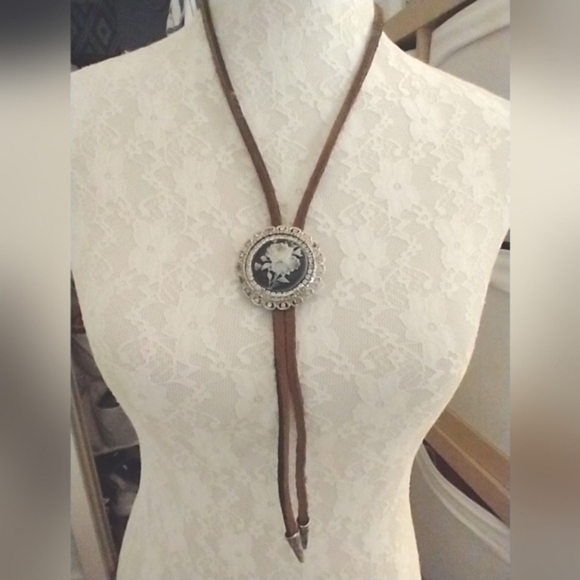 Elegant Vintage Brown and Silver Cameo Bolero Necklace - Picture 3 of 12
